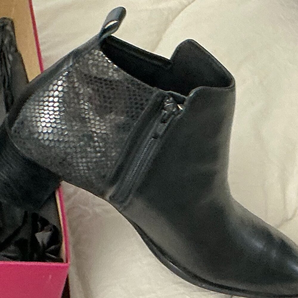 NEW Chic Munro Snake Print Booties /Size 9 N